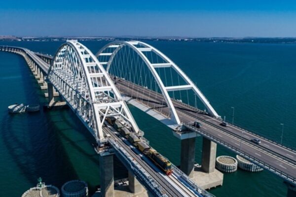 Кримський міст перекрили другу ніч поспіль