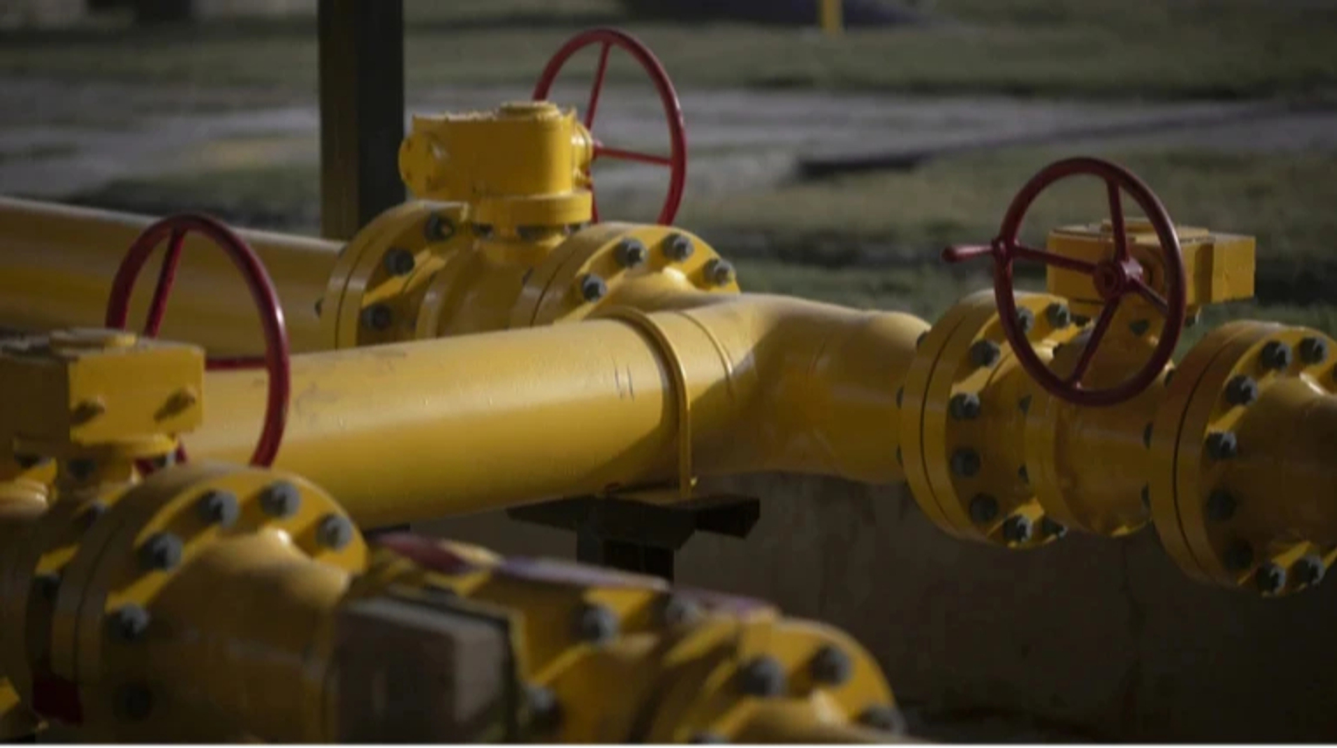 У лютому Україна викачувала зі сховищ 42 мільйона кубометрів газу на добу