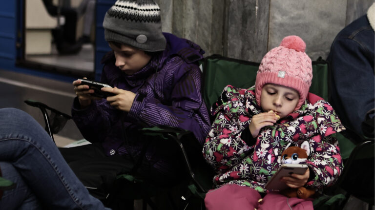 16+: як світ захищає дітей від соцмереж і чи підтримає тренд Україна