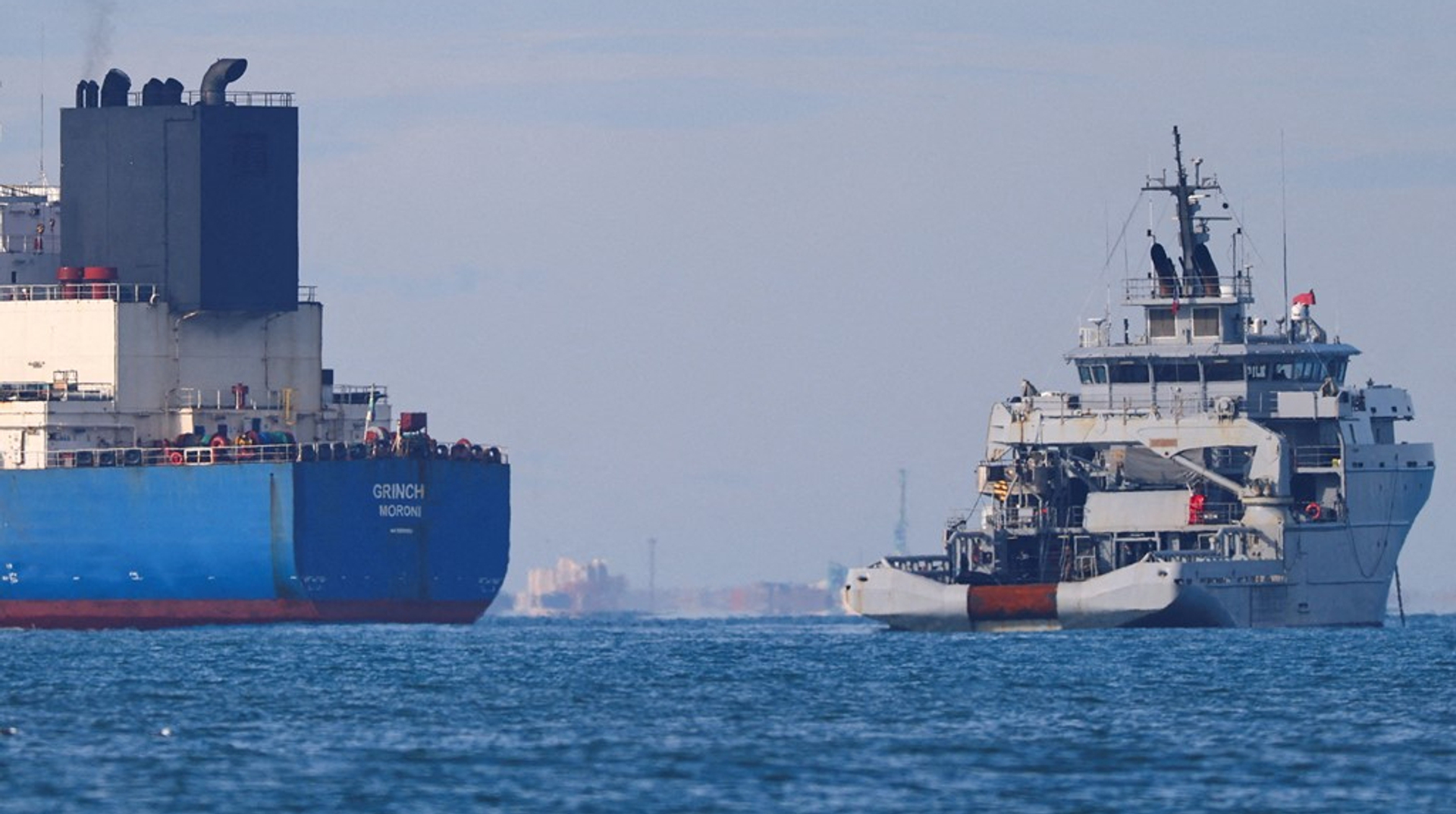 Франція відпустила "тіньовий" танкер після сплати штрафу