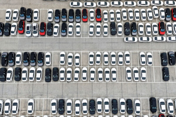 Ринок електромобілів в Україні продовжує падати: які нові та вживані моделі купують