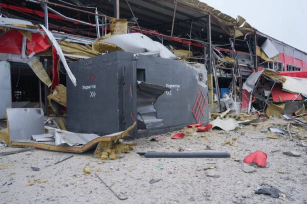 Росіяни вдарили поблизу терміналу "Нової пошти" у Запоріжжі