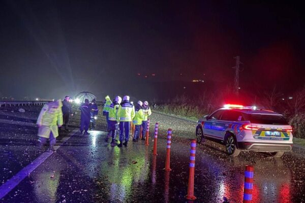 У Туреччині винищувач F-16 впав на трасу: пілот загинув