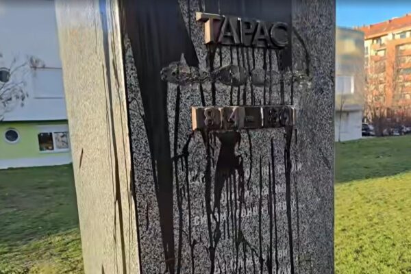 У Сербії невідомі облили фарбою пам'ятник Шевченка