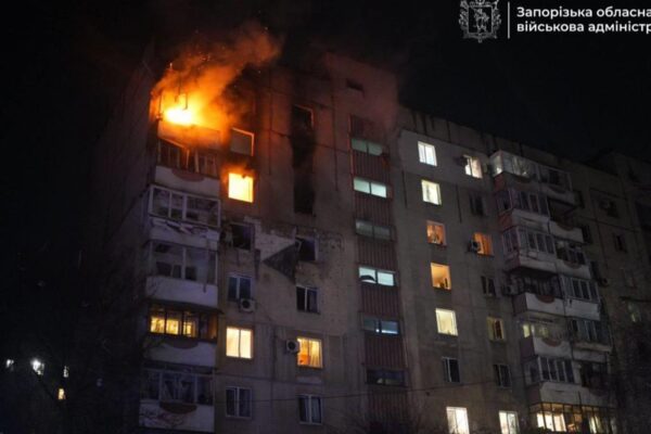 У Харкові і Запоріжжі палають багатоповерхівки