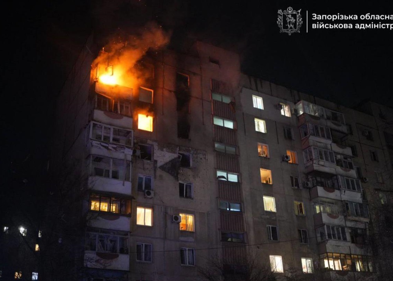 У Харкові і Запоріжжі палають багатоповерхівки