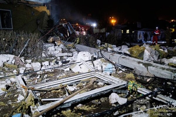 У Харкові уламки БПЛА пошкодили вікна і авто