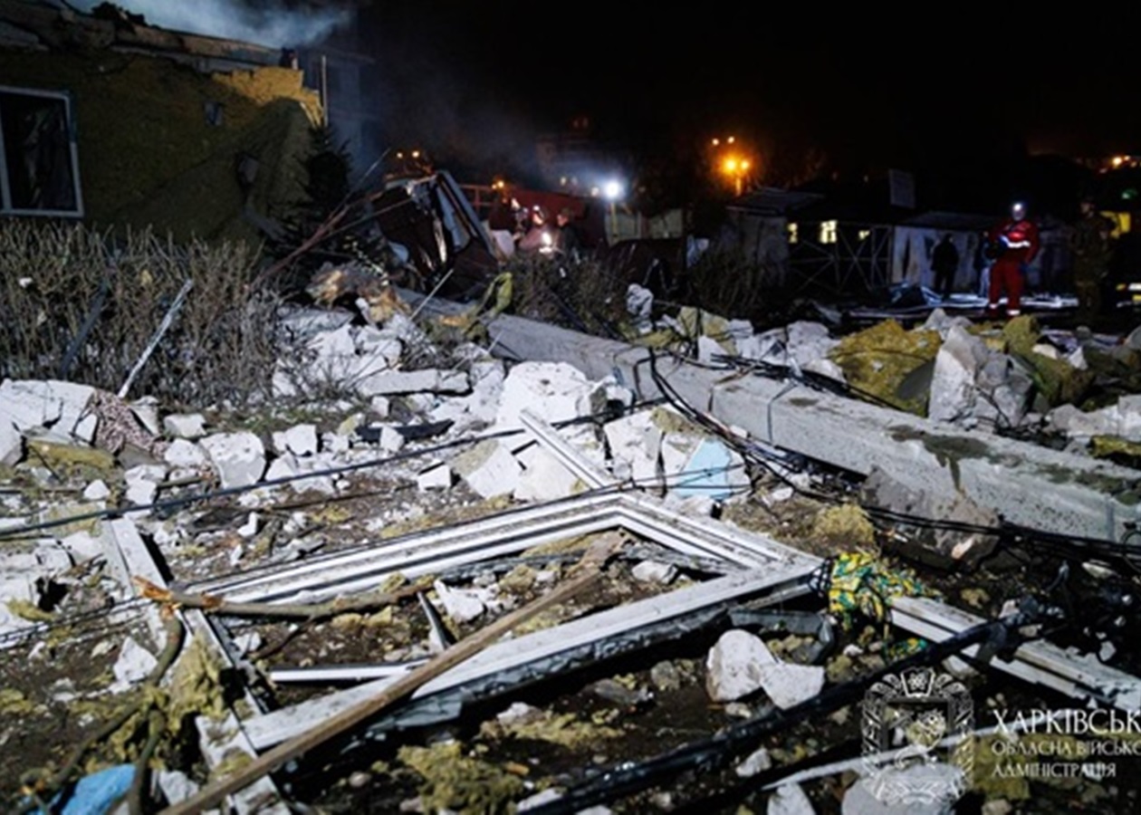 У Харкові уламки БПЛА пошкодили вікна і авто