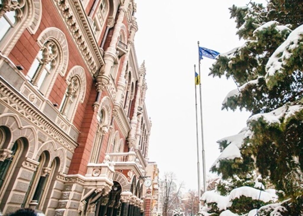 Долар підскочив до історичного максимуму в Українї