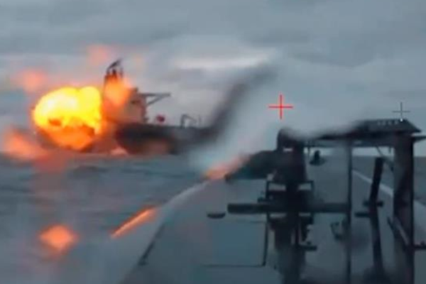 Російський газовий танкер палає у Середземному морі