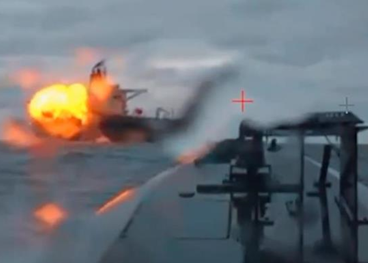 Російський газовий танкер палає у Середземному морі