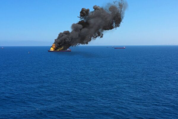 США потопили перший у світі носій бойових дронів