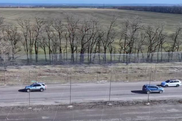 На Дніпропетровщині облаштували 42 км дороги антидроновою сіткою