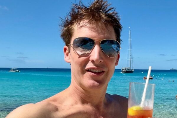 Джеймс Блант у шапці з гербом Росії: українці вибухнули критикою