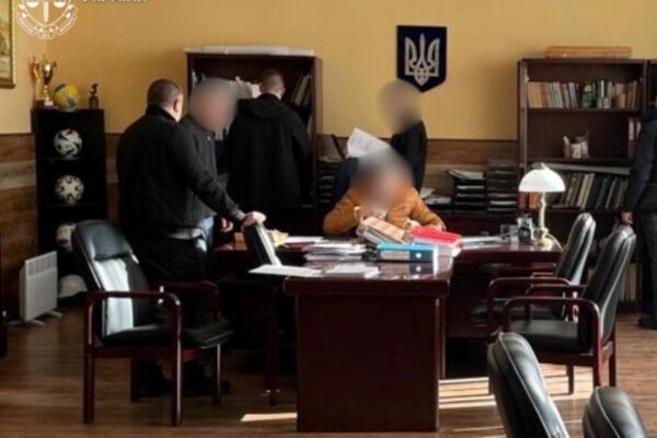 У Киві посадовці отримали підозри за фіктивне працевлаштування чоловіків