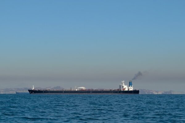 "Зомбі-танкери" прориваються через Ормузьку протоку - ЗМІ