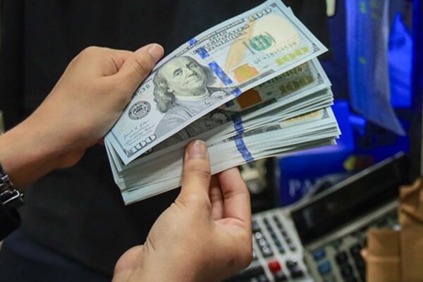 Долар і євро зросли в обмінних пунктах