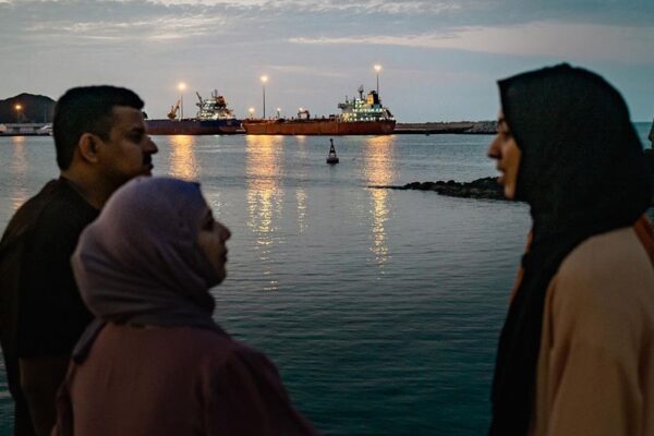 Ормузькою протокою за два дні пройшли тільки сім суден - ЗМІ