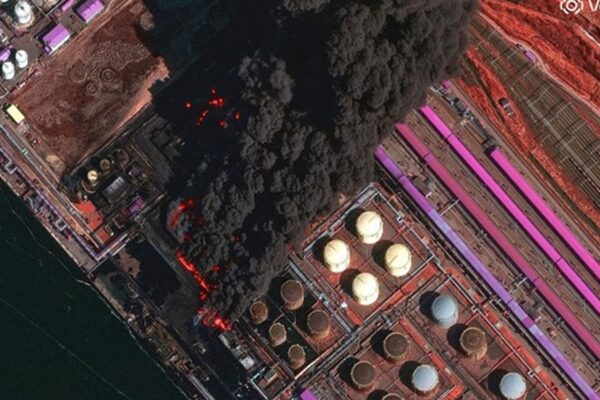 Зйомка з супутника показала, як горять порти РФ