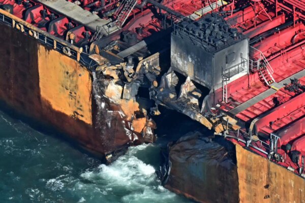 Іран ударив по великому нафтовому танкеру біля Дубая