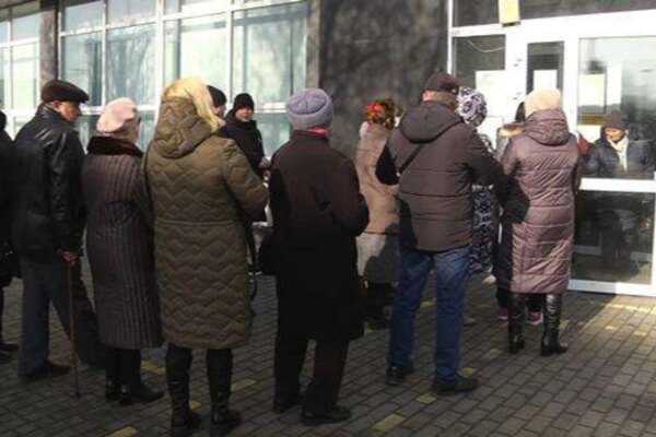 Не повсюдне явище: в Мінсоцполітики прокоментували черги в сервісні центри ПФУ