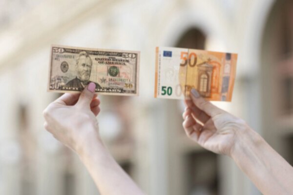 Нацбанк показав курс долара і євро на четвер 26 березня