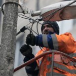 У семи областях частина родин залишається без світла через обстріли енергетики