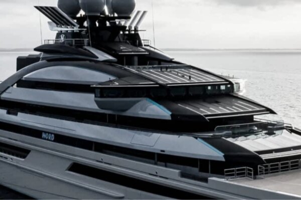 Іран пропустив яхту найбагатшого російського мільярдера через Ормузьку протоку