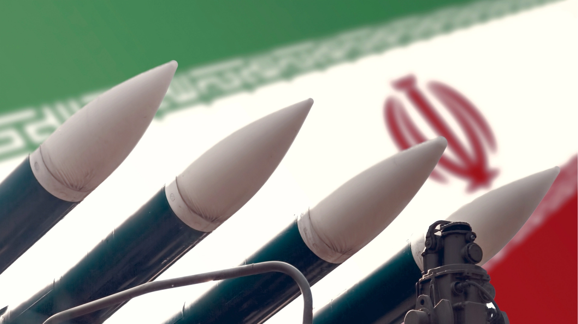 Авіаудари зупинили роботу нафтохімічних заводів Ірану