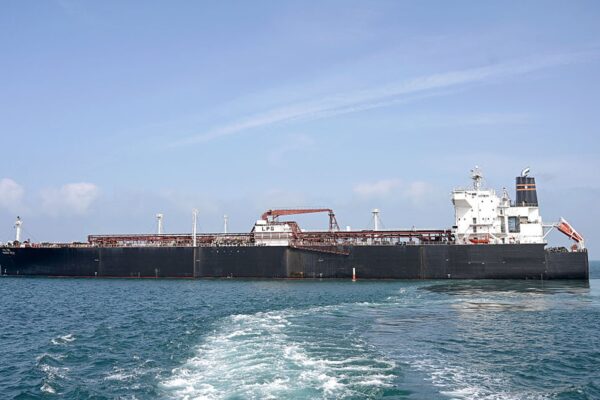 Саудівська нафта прорвалася через Ормузьку протоку