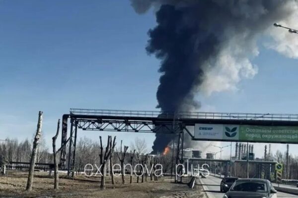 СюжетВибухи в Татарстані: горить нафтохімічний гігант