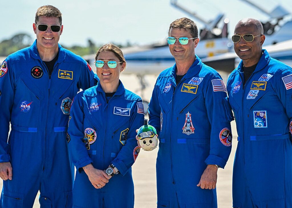 Людина знову летить на Місяць. Місія Артеміда-2