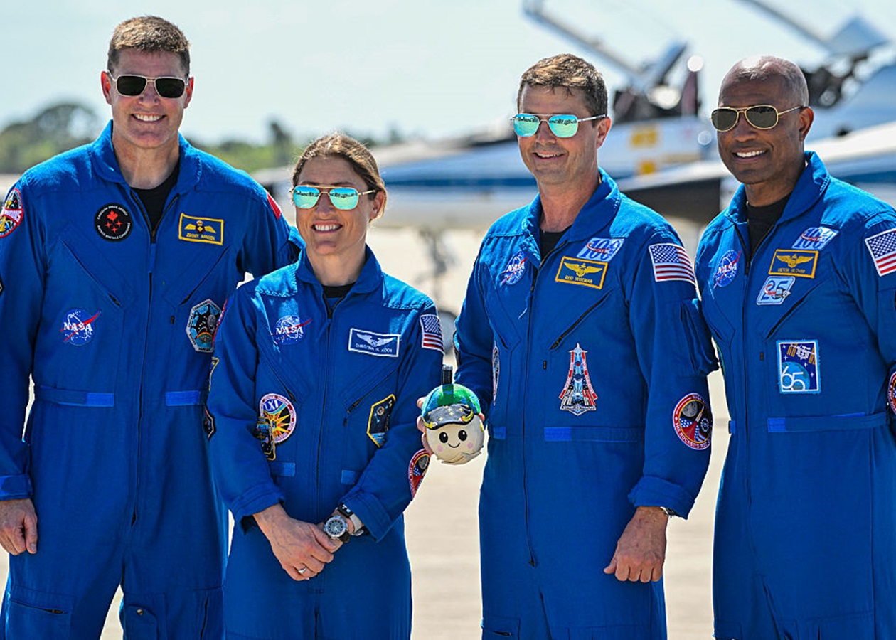 Людина знову летить на Місяць. Місія Артеміда-2