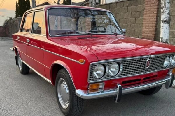У Києві продається 36-річний ВАЗ-2103 у заводському стані