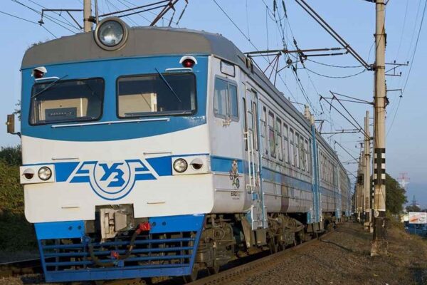 Через надзвичайну подію затримується низка поїздів