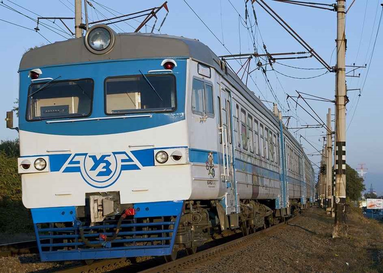 Через надзвичайну подію затримується низка поїздів