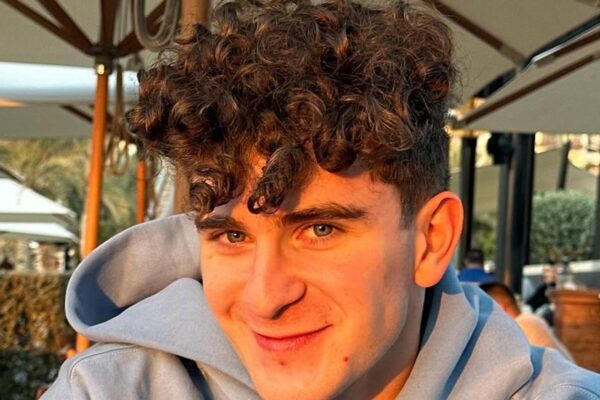 Український блогер-мільйонник зрікся України та одружився з росіянкою в РФ