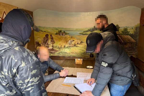 Посадовця Укрзалізниці викрили на $100 тис. хабаря