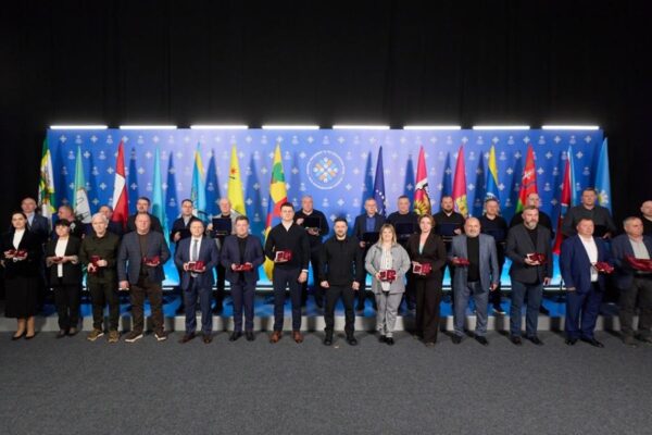 Зеленський вручив відзнаки "Місто-герой України"