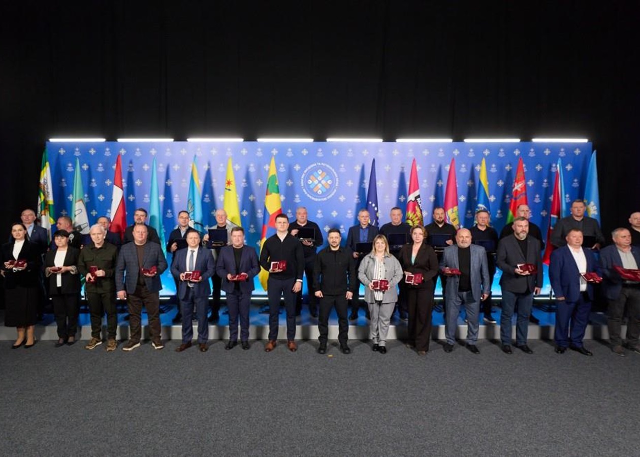 Зеленський вручив відзнаки "Місто-герой України"