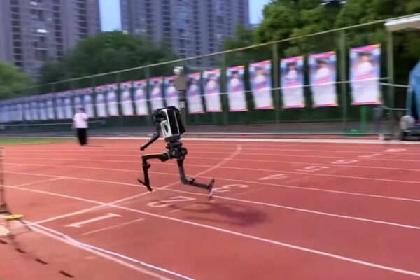 Китайський робот наблизився до рекорду швидкості Усейна Болта