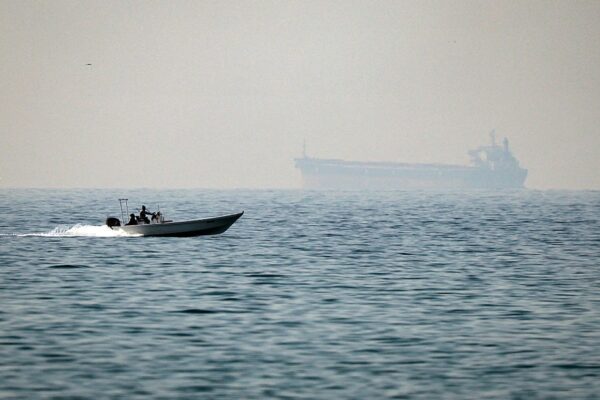 Танкер з Іраку прорвав блокаду Ормузької протоки