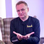 Мер Львова показав зізнався, що носить одні кросівки вже три роки