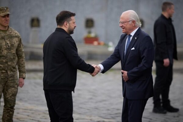 Підсумки 16.04: Відкриття Ормузу і візит короля