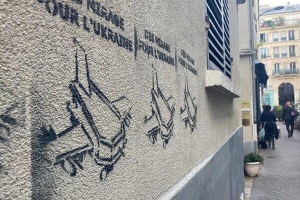 У Франції оголосили вироки групі молдаван за "українські" графіті з трунами