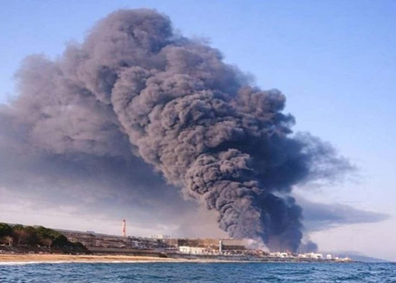 У Туапсе пожежа на НПЗ не вщухає вже п'яту добу