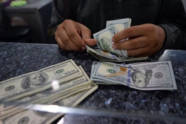 Курси долара і євро сягнули психологічних рубежів