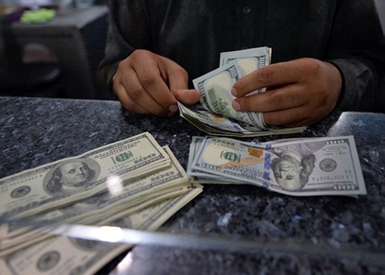 Курси долара і євро сягнули психологічних рубежів