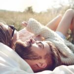 Любов чи вирок: як розпізнати кармічні стосунки та припинити біг по колу