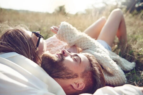 Любов чи вирок: як розпізнати кармічні стосунки та припинити біг по колу